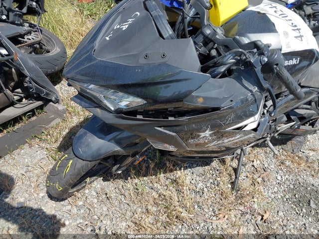 Kawasaki EX400 2022 JKAEXKG17NDAE5571 Image 2
