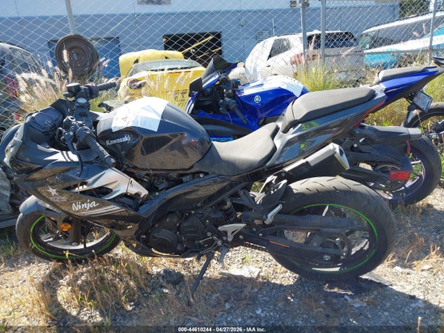 Kawasaki EX400 2022 JKAEXKG17NDAE5571 Image 12