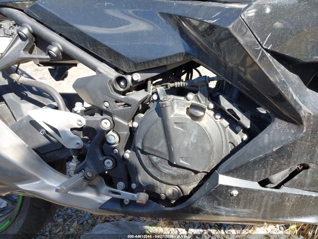 Kawasaki EX400 2022 JKAEXKG17NDAE5571 Image 8