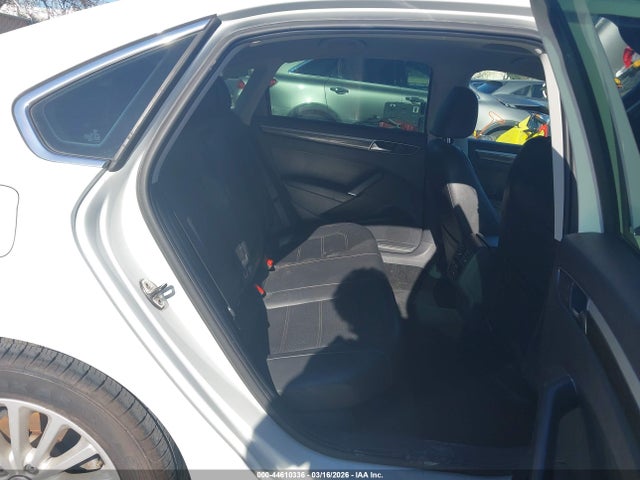 1VWBT7A36HC080025 Volkswagen Passat 1.8t Se