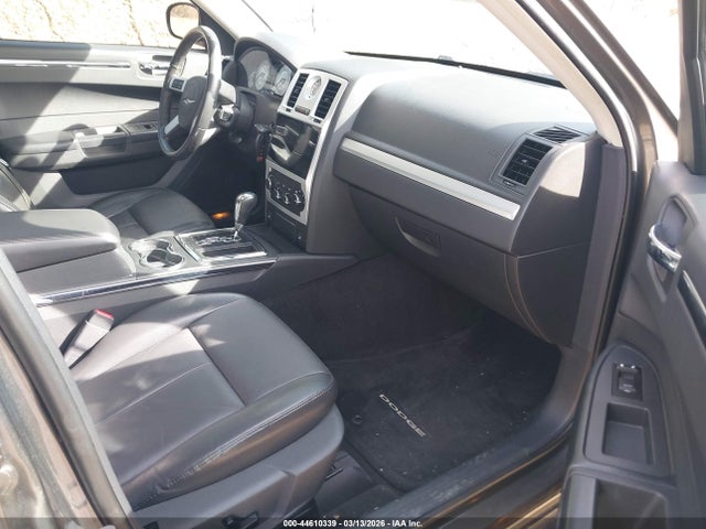 44610339 :رقم المزاد ، 2C3CA5CV6AH136696 vin ، 2010 Chrysler 300 Touring/signature Series/executive Series مزاد بيع