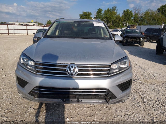 44610380 :رقم المزاد ، WVGEF9BP6FD007972 vin ، 2015 Volkswagen Touareg V6 Lux مزاد بيع