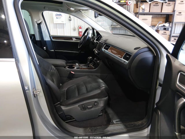 44610380 :رقم المزاد ، WVGEF9BP6FD007972 vin ، 2015 Volkswagen Touareg V6 Lux مزاد بيع