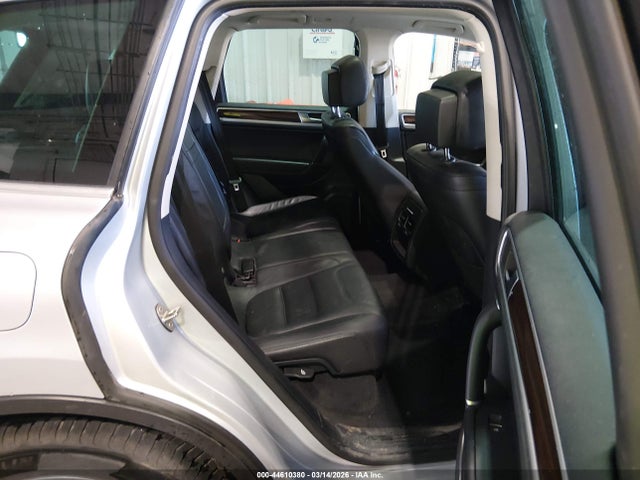 44610380 :رقم المزاد ، WVGEF9BP6FD007972 vin ، 2015 Volkswagen Touareg V6 Lux مزاد بيع