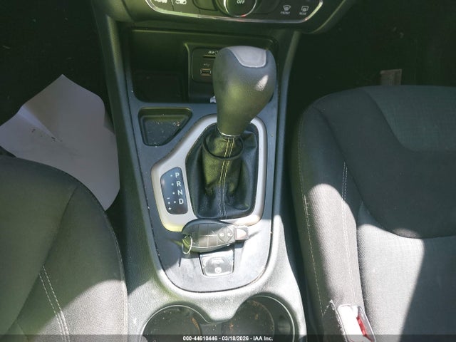 1C4PJLCB6GW160255 Jeep Cherokee Latitude