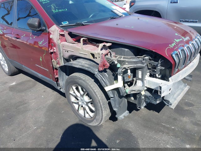1C4PJLCB6GW160255 Jeep Cherokee Latitude