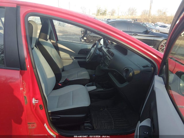 Toyota Prius C One 2014 JTDKDTB33E1070860 Image 5