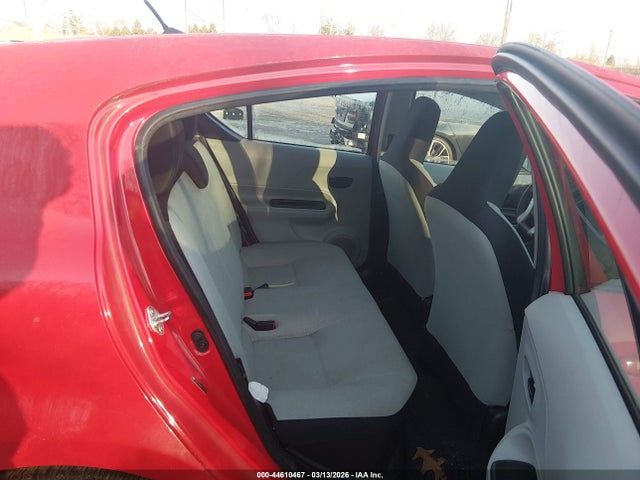 Toyota Prius C One 2014 JTDKDTB33E1070860 Image 8