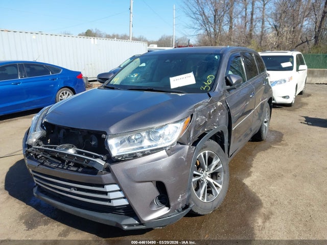 Продажа на аукционе авто 2017 Toyota Highlander Le, vin: 5TDBZRFH8HS421926, номер лота: 44610490