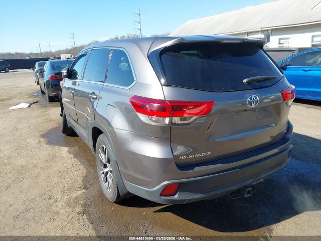 Продажа на аукционе авто 2017 Toyota Highlander Le, vin: 5TDBZRFH8HS421926, номер лота: 44610490