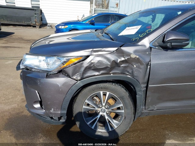 Продажа на аукционе авто 2017 Toyota Highlander Le, vin: 5TDBZRFH8HS421926, номер лота: 44610490