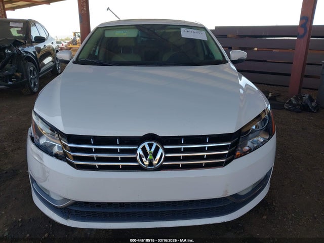 2014 Volkswagen Passat 2.0l Tdi Sel Premium მანქანა იყიდება აუქციონზე, vin: 1VWCN7A33EC045596, აუქციონის ნომერი: 44610515
