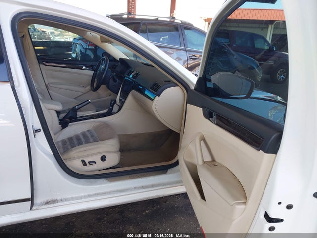 2014 Volkswagen Passat 2.0l Tdi Sel Premium მანქანა იყიდება აუქციონზე, vin: 1VWCN7A33EC045596, აუქციონის ნომერი: 44610515