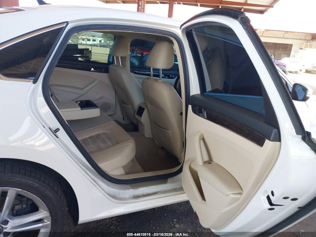 2014 Volkswagen Passat 2.0l Tdi Sel Premium მანქანა იყიდება აუქციონზე, vin: 1VWCN7A33EC045596, აუქციონის ნომერი: 44610515