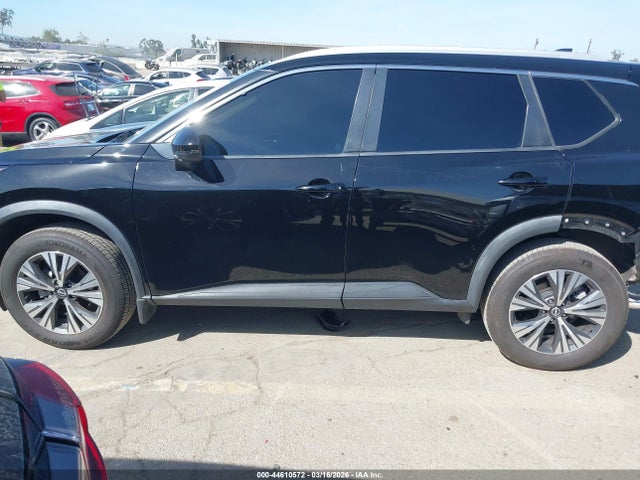 5N1BT3BA4NC700323 Nissan Rogue Sv Fwd