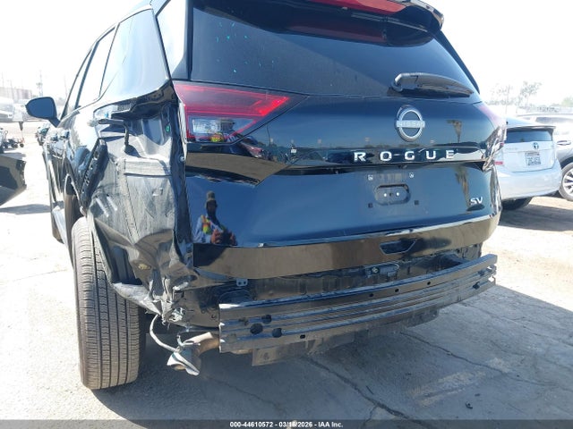 5N1BT3BA4NC700323 Nissan Rogue Sv Fwd