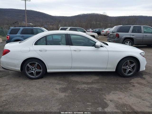 2017 Mercedes-benz E 300 4matic მანქანა იყიდება აუქციონზე, vin: WDDZF4KBXHA014852, აუქციონის ნომერი: 44610623