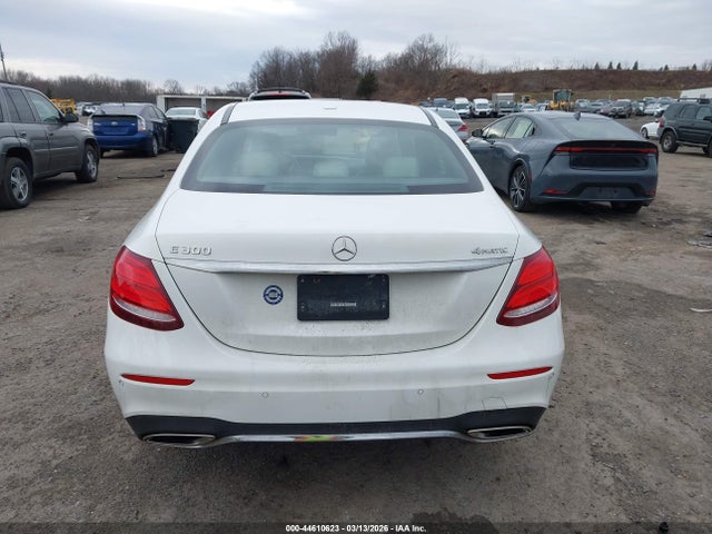 2017 Mercedes-benz E 300 4matic მანქანა იყიდება აუქციონზე, vin: WDDZF4KBXHA014852, აუქციონის ნომერი: 44610623