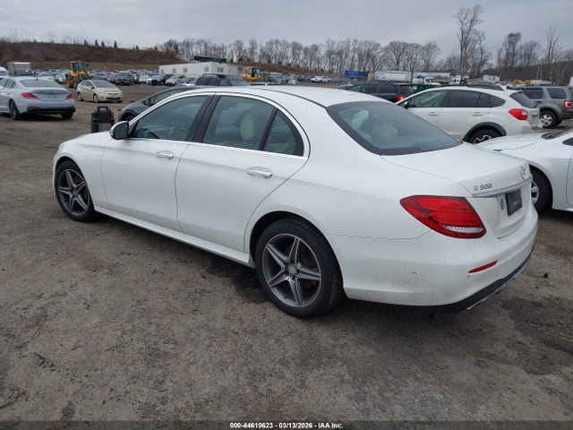 2017 Mercedes-benz E 300 4matic მანქანა იყიდება აუქციონზე, vin: WDDZF4KBXHA014852, აუქციონის ნომერი: 44610623
