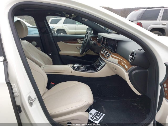 2017 Mercedes-benz E 300 4matic მანქანა იყიდება აუქციონზე, vin: WDDZF4KBXHA014852, აუქციონის ნომერი: 44610623