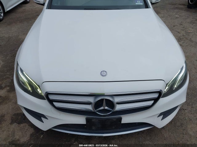 2017 Mercedes-benz E 300 4matic მანქანა იყიდება აუქციონზე, vin: WDDZF4KBXHA014852, აუქციონის ნომერი: 44610623