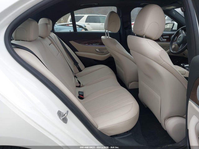 2017 Mercedes-benz E 300 4matic მანქანა იყიდება აუქციონზე, vin: WDDZF4KBXHA014852, აუქციონის ნომერი: 44610623