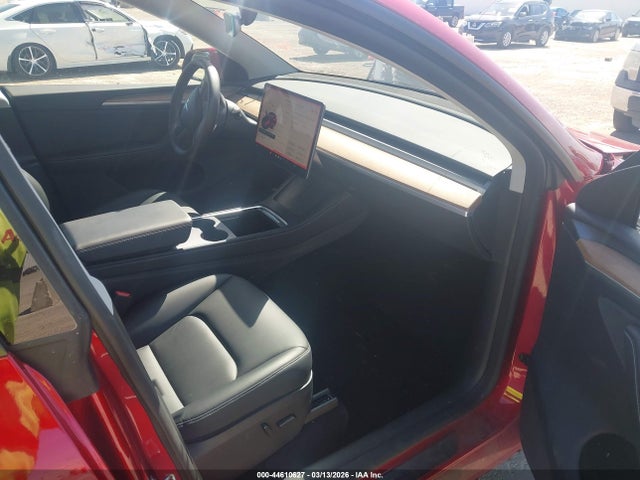 2025 Tesla Model Y Long Range Dual Motor Rear-wheel Drive მანქანა იყიდება აუქციონზე, vin: 7SAYGDED4SA357963, აუქციონის ნომერი: 44610627