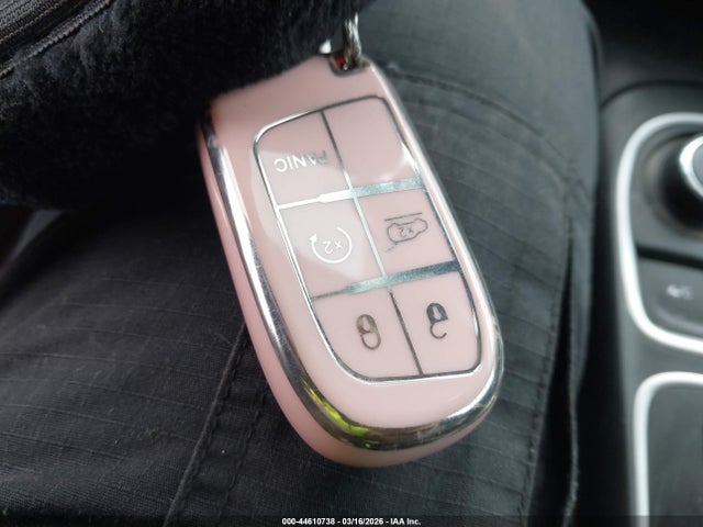 44610738 :رقم المزاد ، 1C3CCCAB4HN502969 vin ، 2017 Chrysler 200 Limited Platinum مزاد بيع