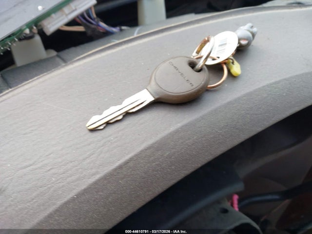 Продажа на аукционе авто 2002 Chrysler Town & Country Lxi, vin: 2C8GP54L52R539975, номер лота: 44610791