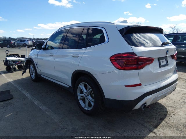 2018 BMW X3 5UXTR9C51JLC78454 Photo 2