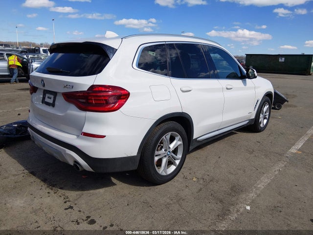 2018 BMW X3 5UXTR9C51JLC78454 Photo 3