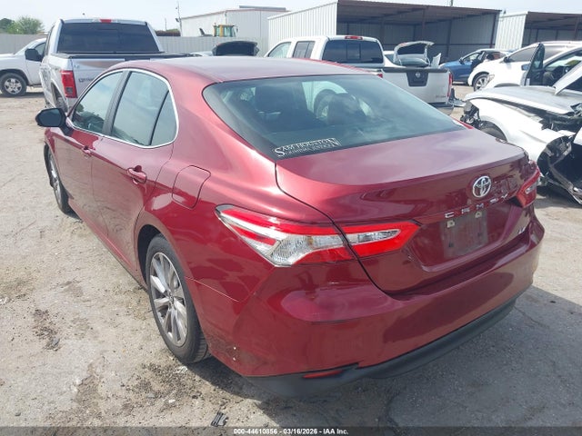 2018 TOYOTA CAMRY 4T1B11HK3JU523827 Photo 2