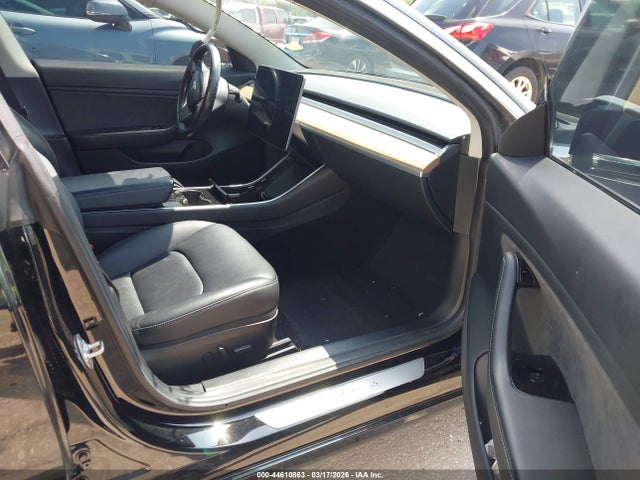 Tesla Model 3 Long Range/mid Range 2018 5YJ3E1EA0JF075936 Image 5