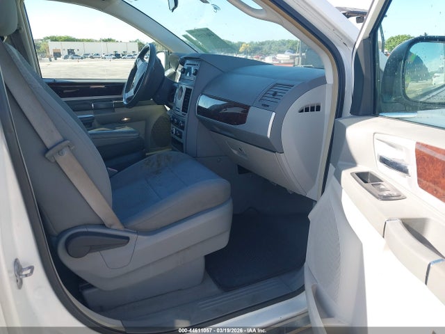 44611057 :رقم المزاد ، 2A4RR5D10AR463450 vin ، 2010 Chrysler Town & Country Touring مزاد بيع