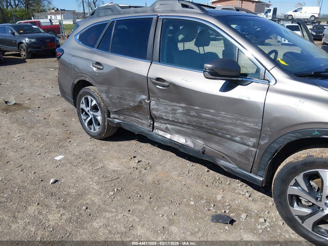4S4BTANC6M3154012 Subaru Outback Limited