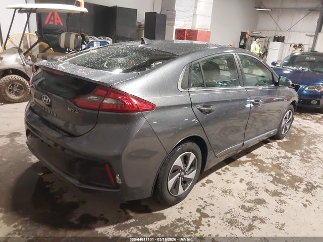 44611101 :رقم المزاد ، KMHC75LC2HU056257 vin ، 2017 Hyundai Ioniq Hybrid Sel مزاد بيع