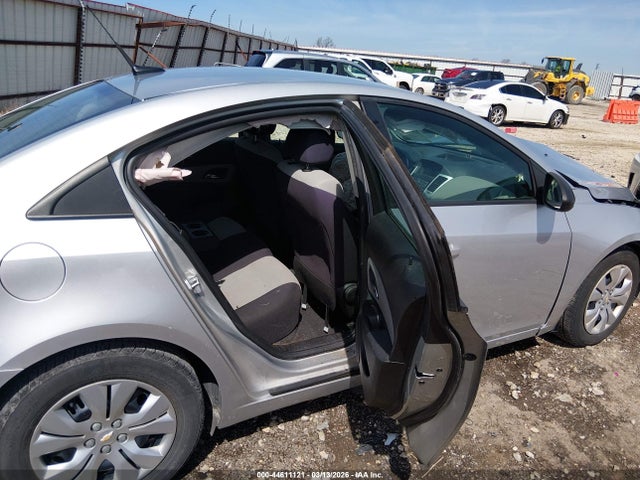 1G1PA5SH8E7197664 Chevrolet Cruze Ls Auto