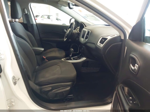 44611130 :رقم المزاد ، 3C4NJDAB1KT776380 vin ، 2019 Jeep Compass Upland Edition 4x4 مزاد بيع