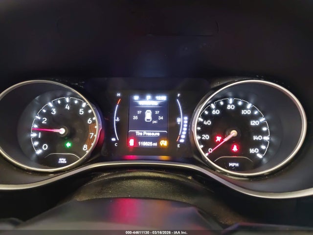 44611130 :رقم المزاد ، 3C4NJDAB1KT776380 vin ، 2019 Jeep Compass Upland Edition 4x4 مزاد بيع