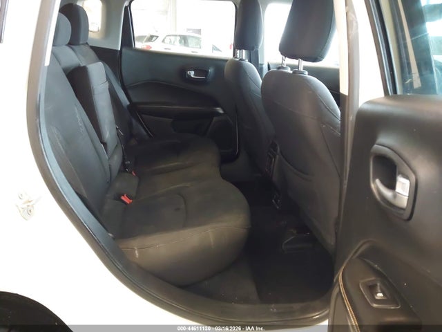 44611130 :رقم المزاد ، 3C4NJDAB1KT776380 vin ، 2019 Jeep Compass Upland Edition 4x4 مزاد بيع