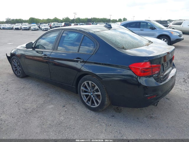 2018 BMW 320I WBA8A9C57JAD27731 Photo 2
