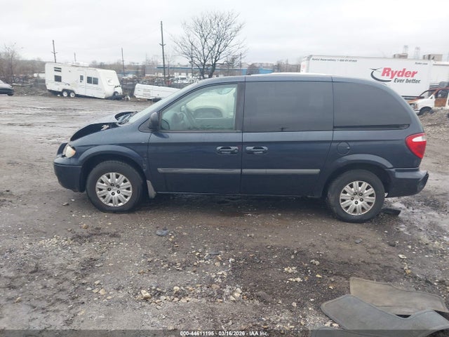 44611195 :رقم المزاد ، 1A4GJ45R87B152076 vin ، 2007 Chrysler Town & Country مزاد بيع