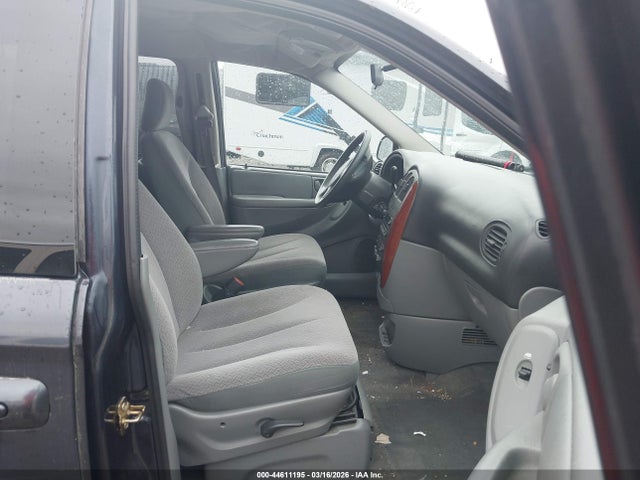 44611195 :رقم المزاد ، 1A4GJ45R87B152076 vin ، 2007 Chrysler Town & Country مزاد بيع