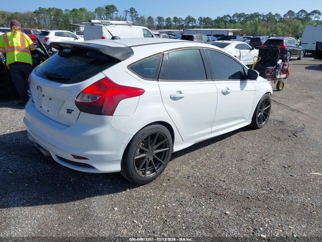 44611207 :رقم المزاد ، 1FADP3L93EL135686 vin ، 2014 Ford Focus St مزاد بيع