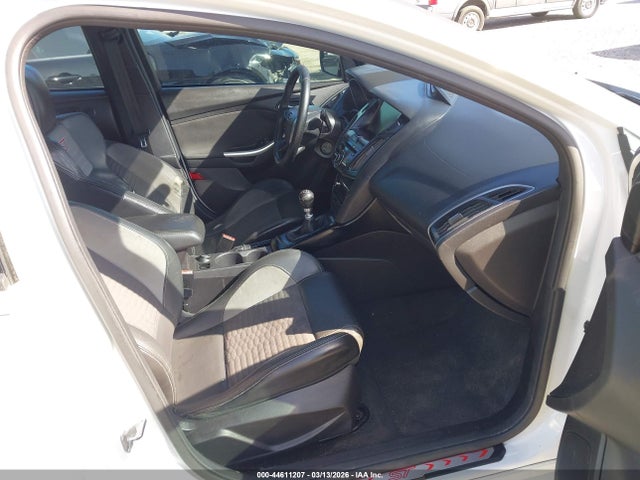 44611207 :رقم المزاد ، 1FADP3L93EL135686 vin ، 2014 Ford Focus St مزاد بيع