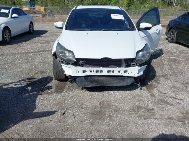 44611207 :رقم المزاد ، 1FADP3L93EL135686 vin ، 2014 Ford Focus St مزاد بيع