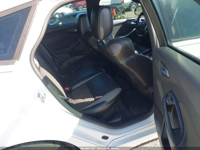 44611207 :رقم المزاد ، 1FADP3L93EL135686 vin ، 2014 Ford Focus St مزاد بيع
