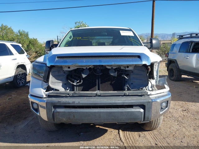 44611220 :رقم المزاد ، 5TFDY5F16JX726266 vin ، 2018 Toyota Tundra Sr5 5.7l V8 مزاد بيع