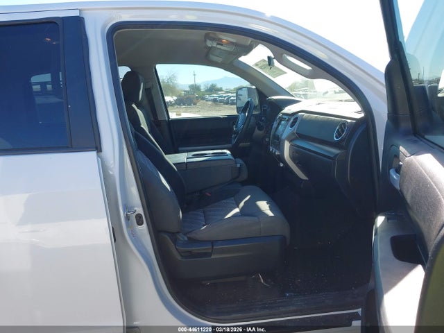44611220 :رقم المزاد ، 5TFDY5F16JX726266 vin ، 2018 Toyota Tundra Sr5 5.7l V8 مزاد بيع