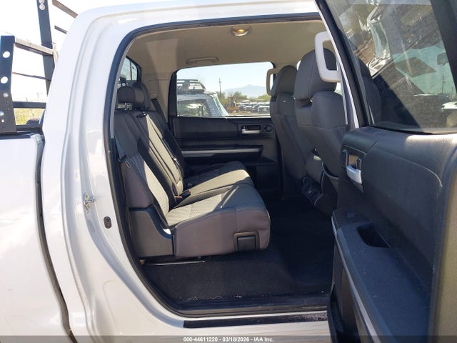 44611220 :رقم المزاد ، 5TFDY5F16JX726266 vin ، 2018 Toyota Tundra Sr5 5.7l V8 مزاد بيع